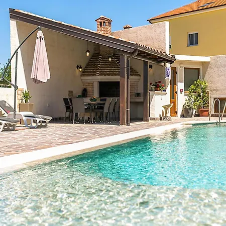 Lovely Apartment In Pula With Wifi Apartment *