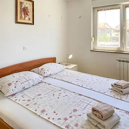 Lovely Apartment In Pula With Wifi