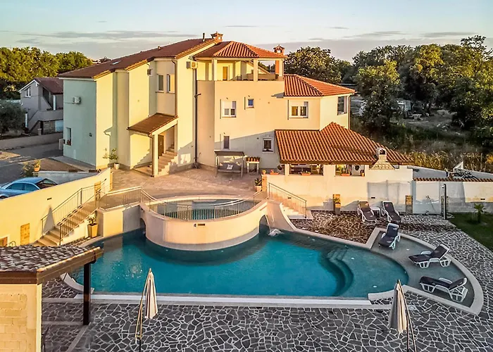 Apartman Amazing In With Wifi Pula